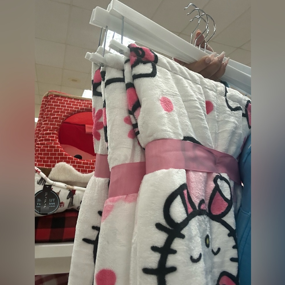 HELLO KITTY BLANKET